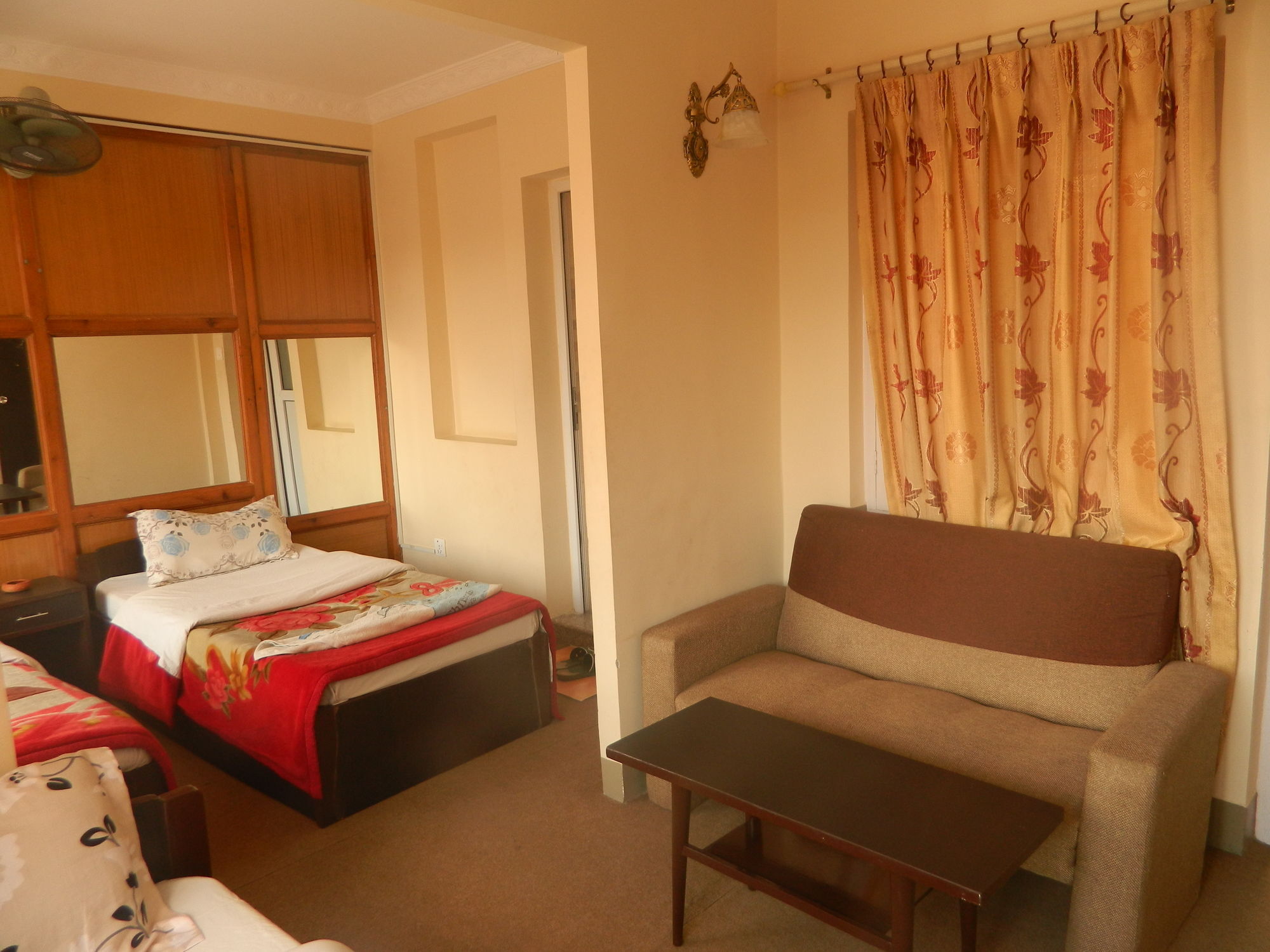 Om Tara Guest House Pvt Ltd Катманду Екстер'єр фото