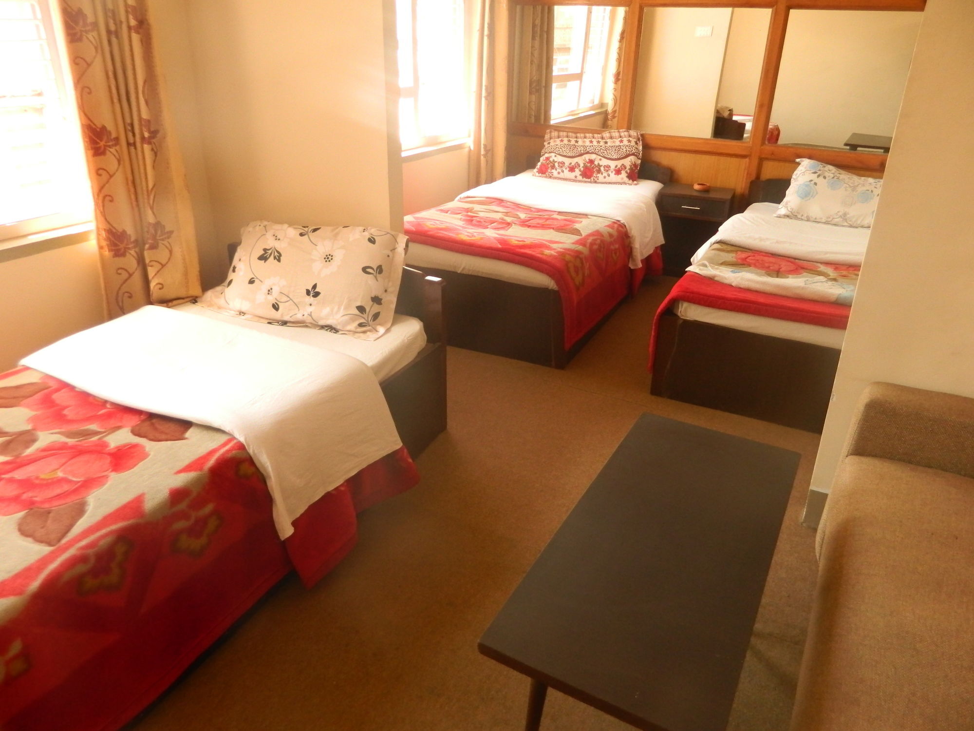 Om Tara Guest House Pvt Ltd Катманду Екстер'єр фото